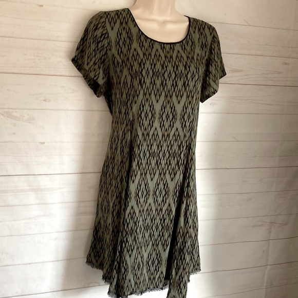 Silence + Noise Size M Moss Green Ikat Print flowy Witchy T-Shirt Rayon Dress - Picture 5 of 11